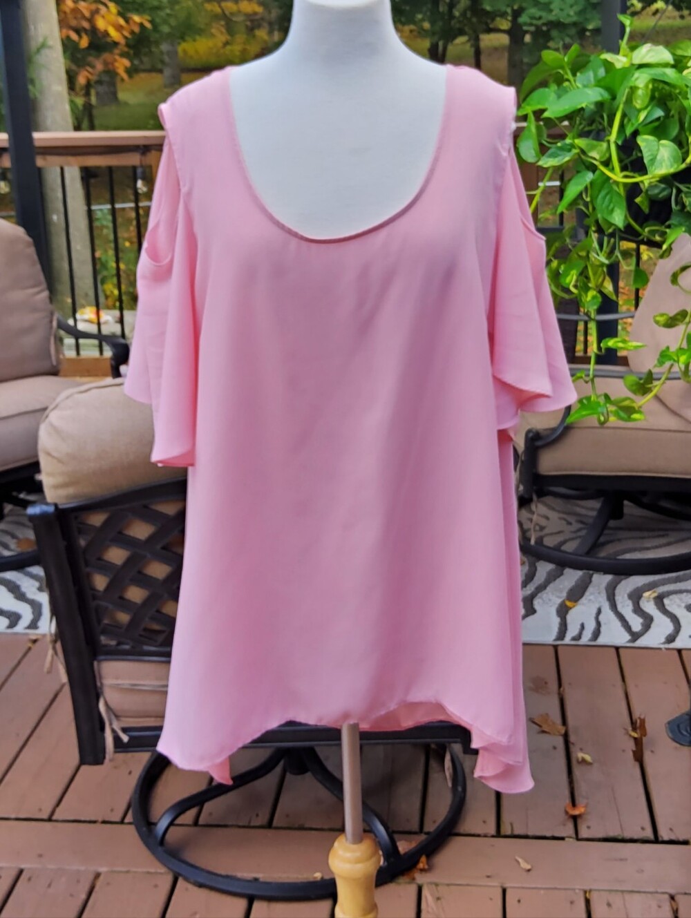 Bianca Nygard Light Pink Cold-Shoulder Flutter Sleeve Tunic